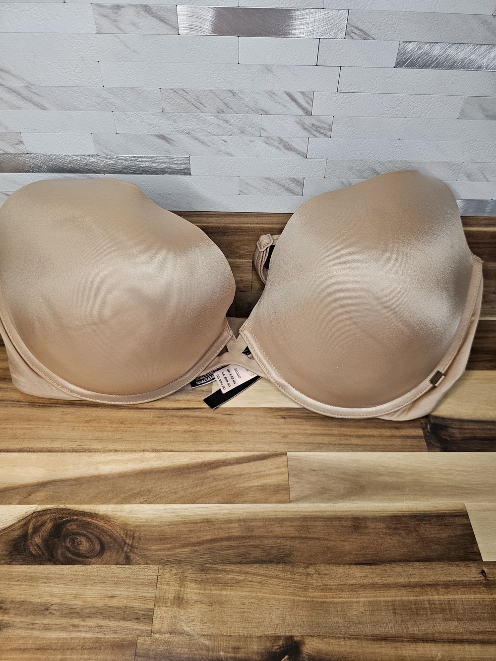 Victoria's Secret Nude Beige Strapless Molded Bra B1